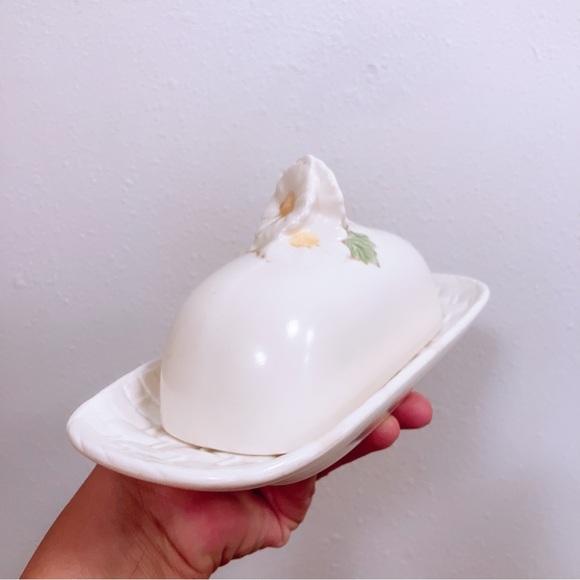 Butter Dish PoppyTrail by Metlox Sculptured Daisy Ceramic Basket Weave
